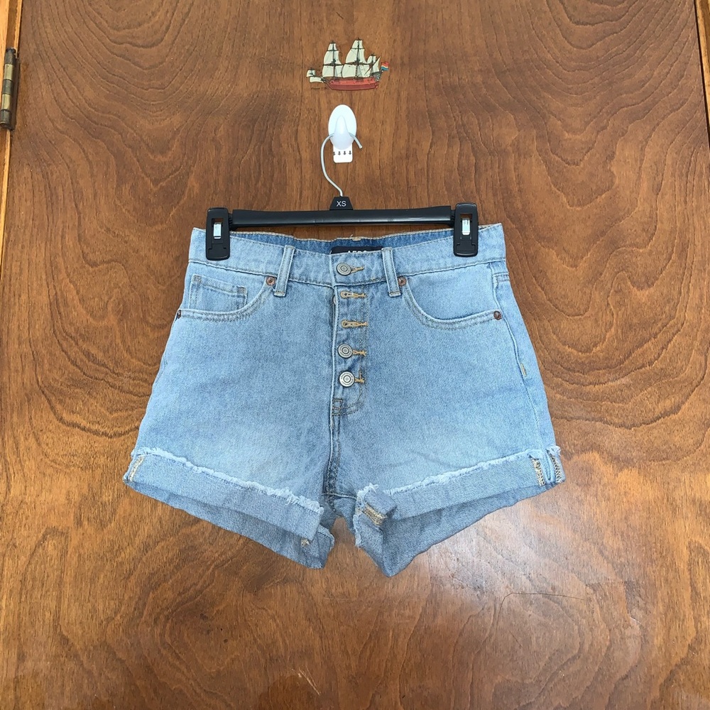 Aero Mom Shorts
